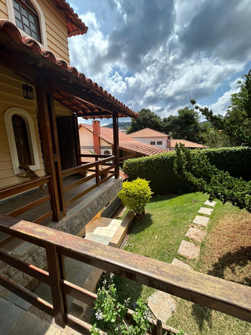 Casa de Alto Padrão disponível para locação em São Lourenço