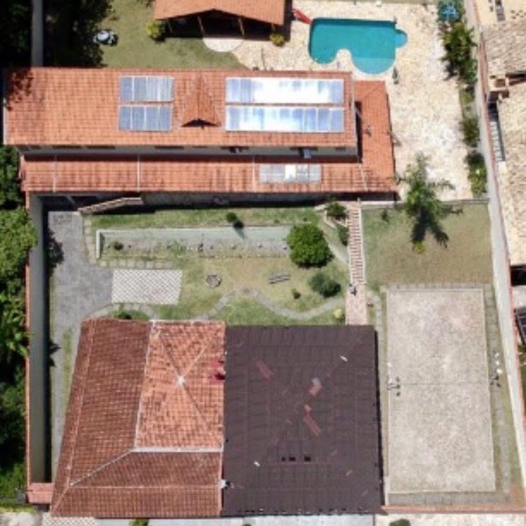 Foto 2 de Casa no Vale dos Pinheiros com Alto Potencial para Pousada