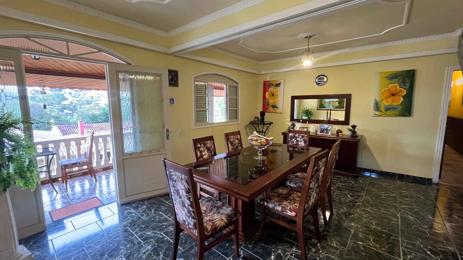 Foto 4 de Casa no Vale dos Pinheiros com Alto Potencial para Pousada